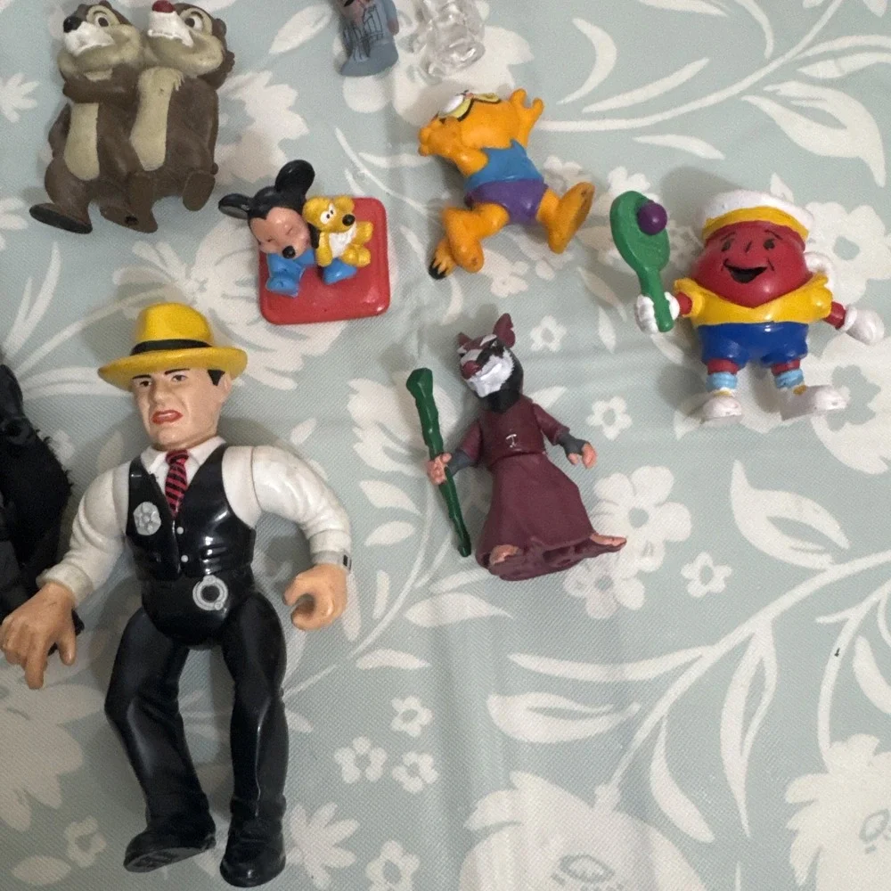 Lot Of Vintage Mixed‎ Toys Batman Kool-Aid California Raisin Dick Tracey Ect.